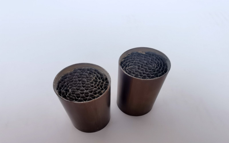 HC CO NOX ইউনিভার্সাল অনুঘটক ইউরো 4 5 6 প্ল্যাটিনাম প্যালাডিয়াম রোডিয়াম অনুঘটক রূপান্তরকারী